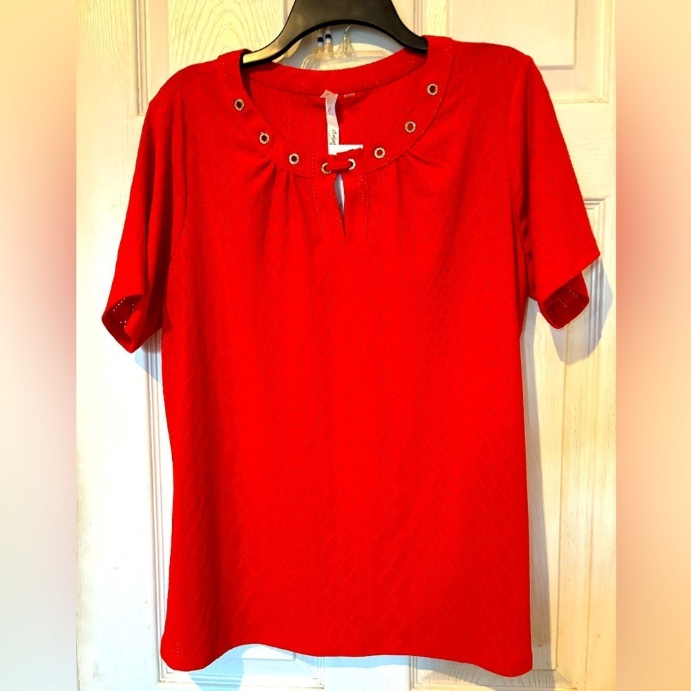 NWOT NY Collection Short Sleeve Top With Rhinestone Grommet Design